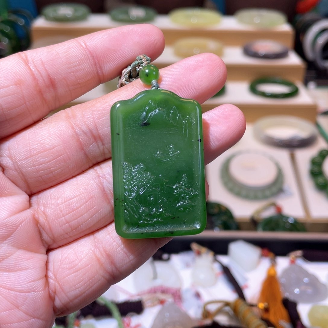 和田玉高品碧玉阳绿山水牌未镶嵌