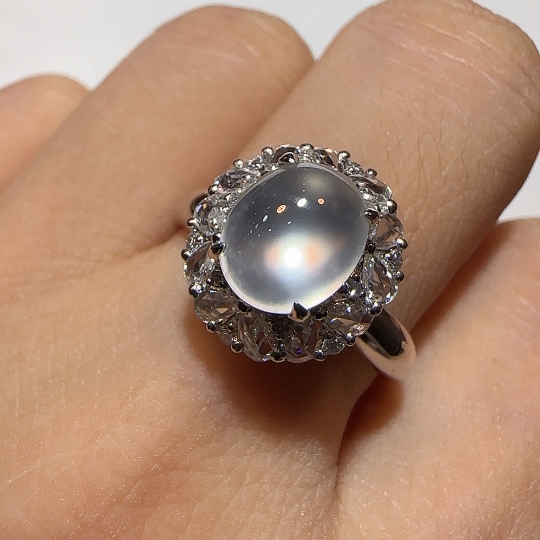 翡翠18K金镶嵌戒指蛋面