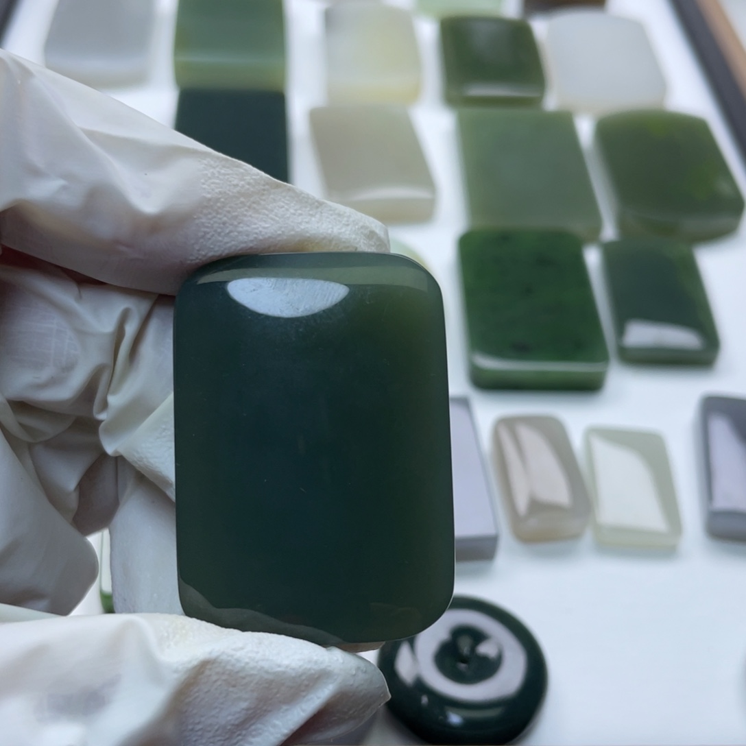 和田玉颈饰未镶嵌亨****刘