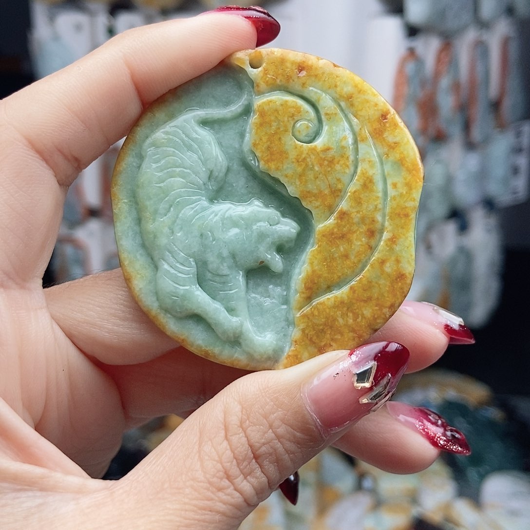 翡翠颈饰未镶嵌翡翠