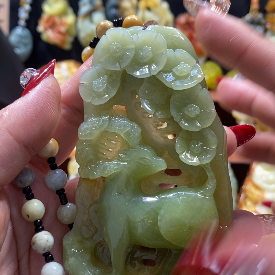蛇纹石玉颈饰未镶嵌