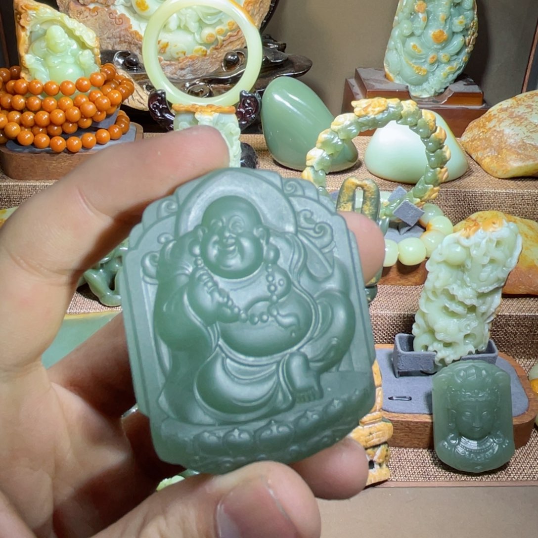 透闪石质玉吊坠未镶嵌