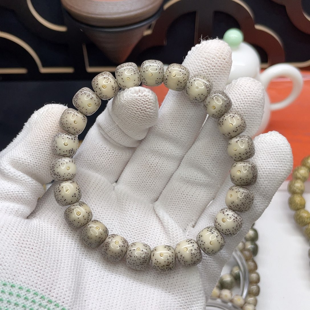 星月菩提吊坠30。10/9奶奶灰黄金瞳