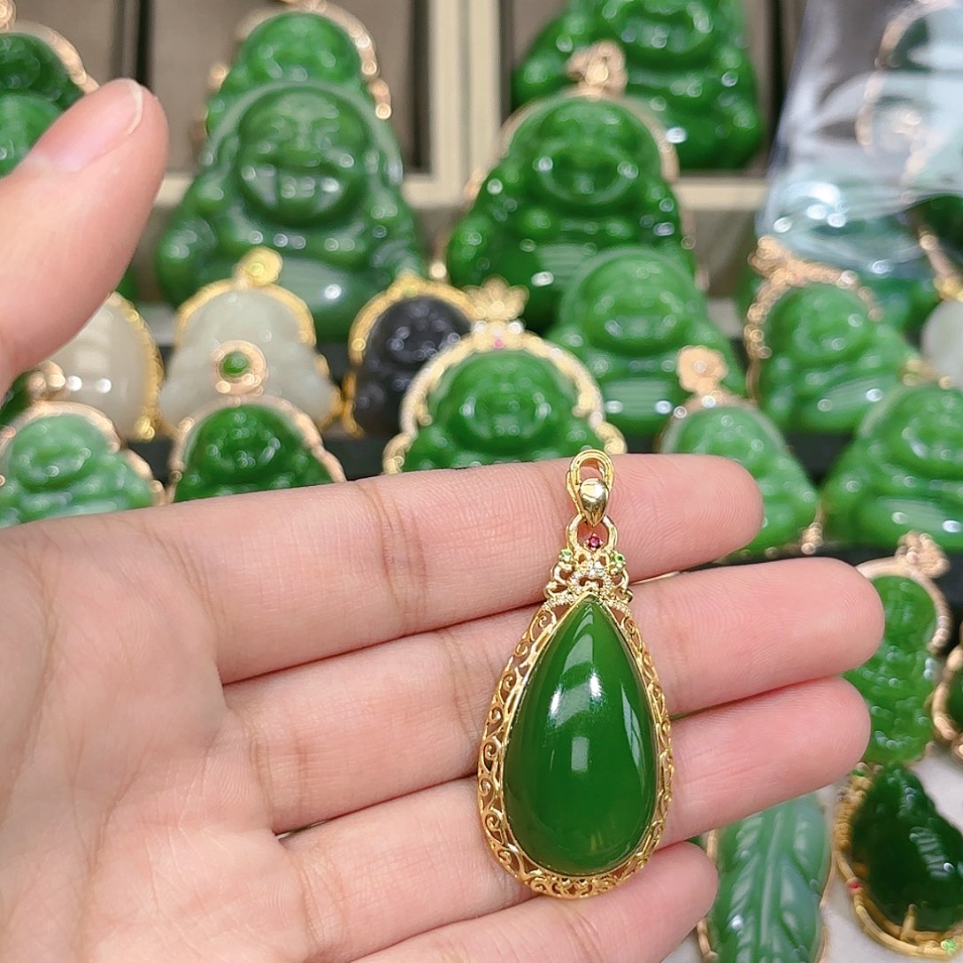 和田玉（碧玉）颈饰18K金镶嵌