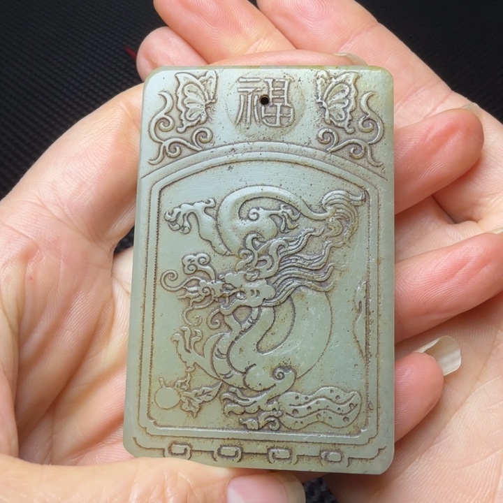 新疆收藏珍品玉龙挂件