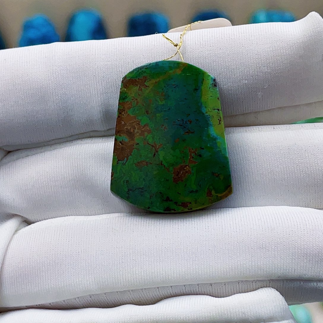 绿松石未镶嵌颈饰