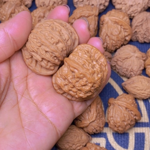 【闪购商品】文玩核桃吊坠九*天白狮子44