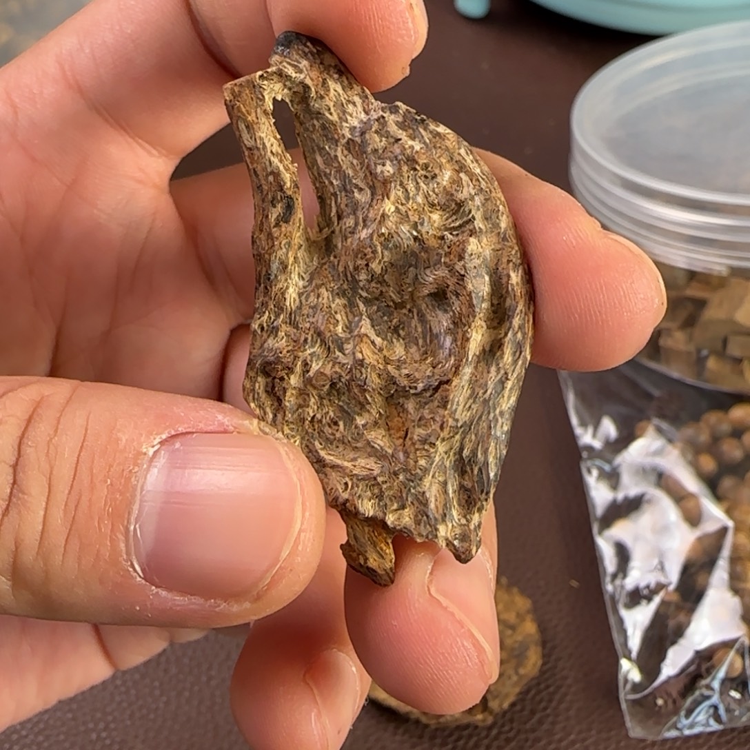 沉香摆件印尼沉水品香料4.2克