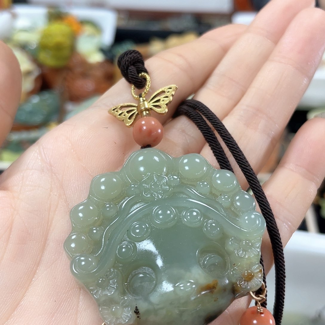 蛇纹石玉颈饰未镶嵌