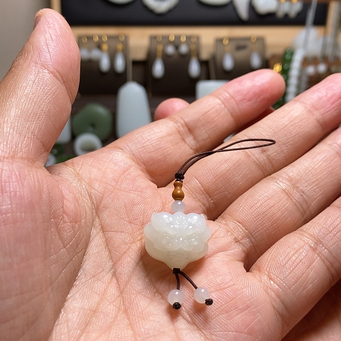 和田玉挂件未镶嵌开***