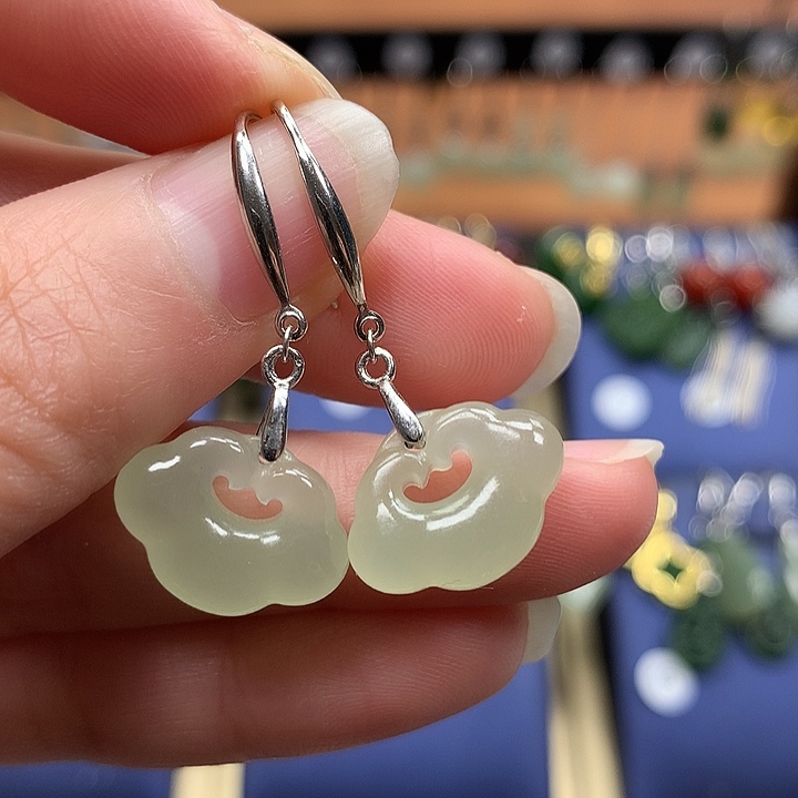 和田玉银S925镶嵌耳饰如意锁冰晴水16左右