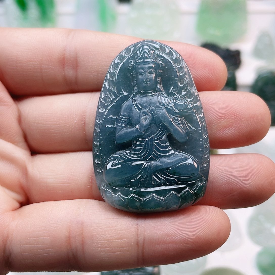 翡翠颈饰未镶嵌大势至