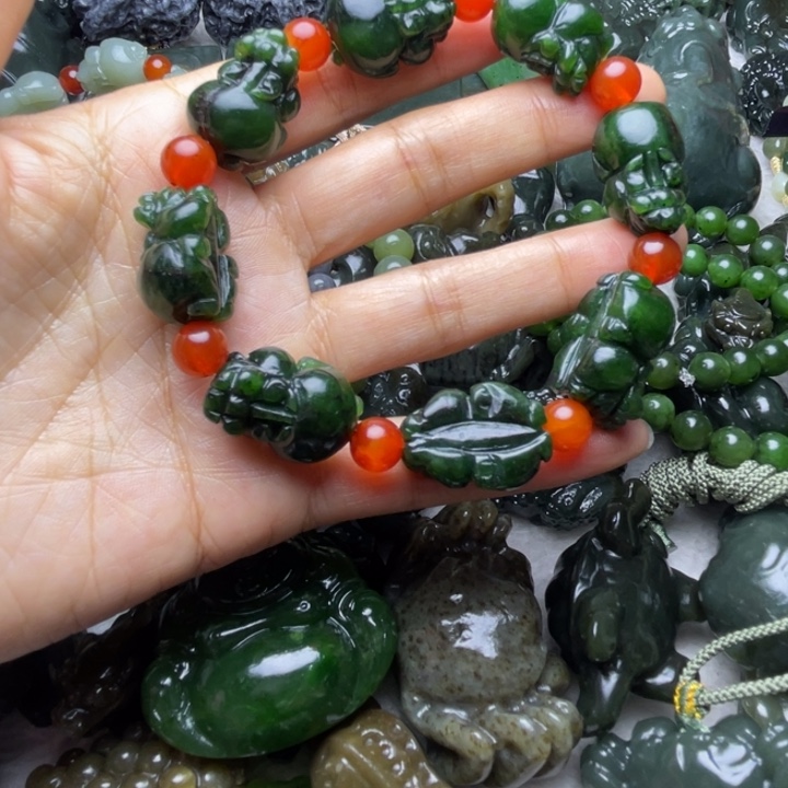 羊***和田玉未镶嵌颈饰