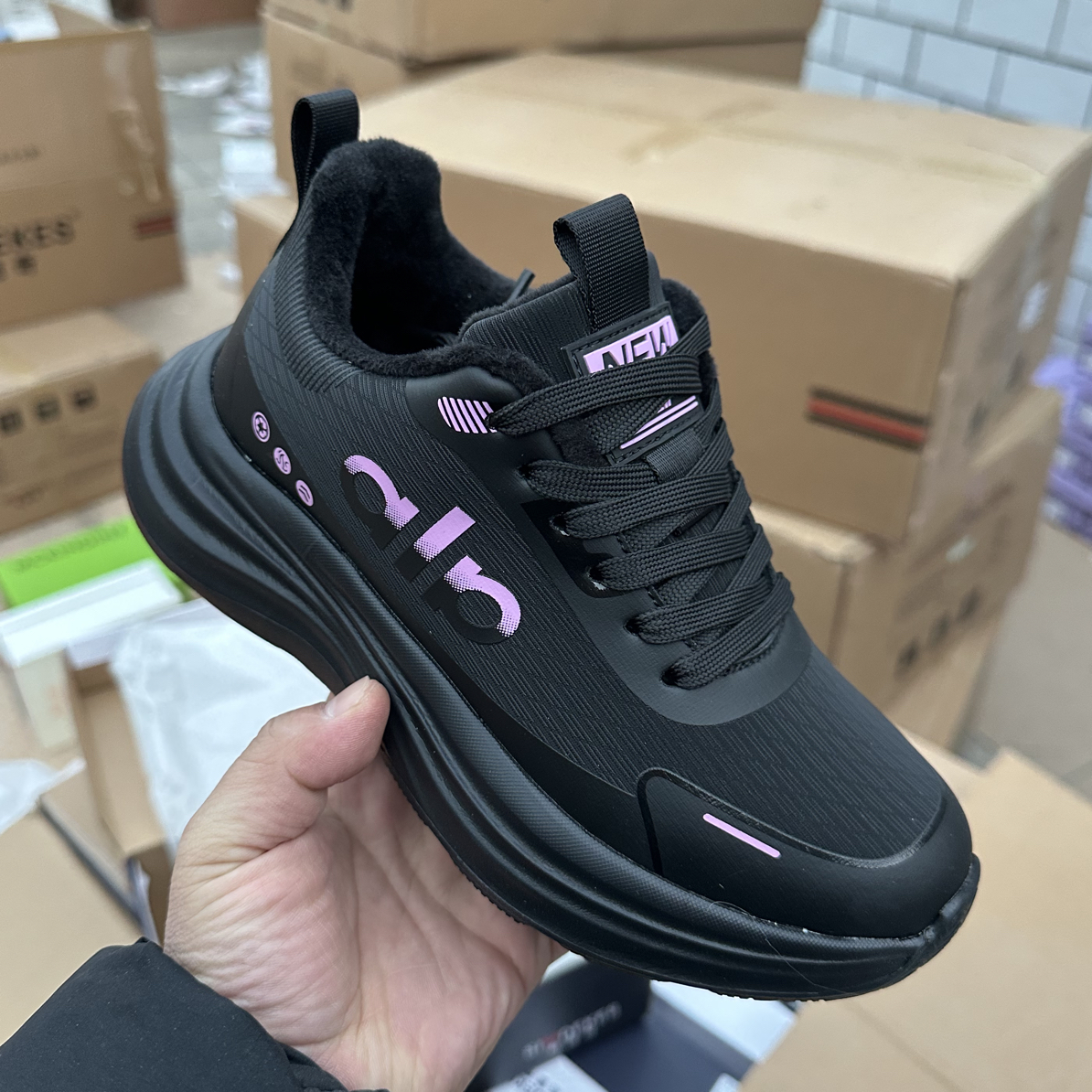 66666冬季加绒新款超轻运动鞋