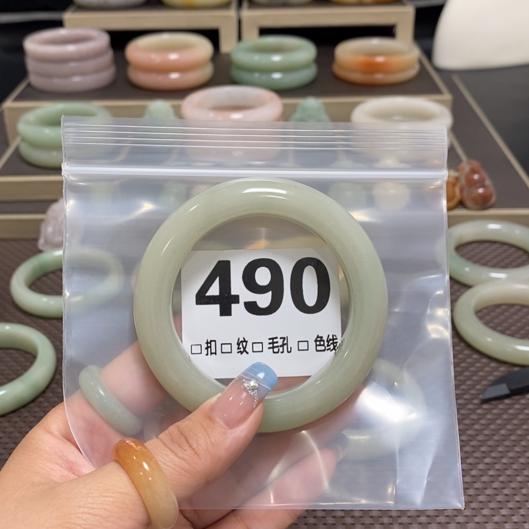 石英质玉手镯未镶嵌你****?