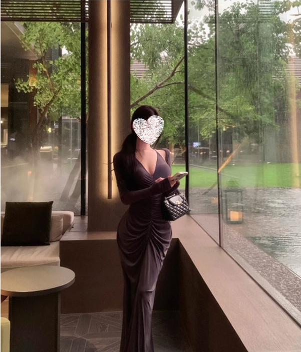 【轻熟曼调】灰色秋季女纯欲抽褶连衣裙长袖V领吊带长裙#8090