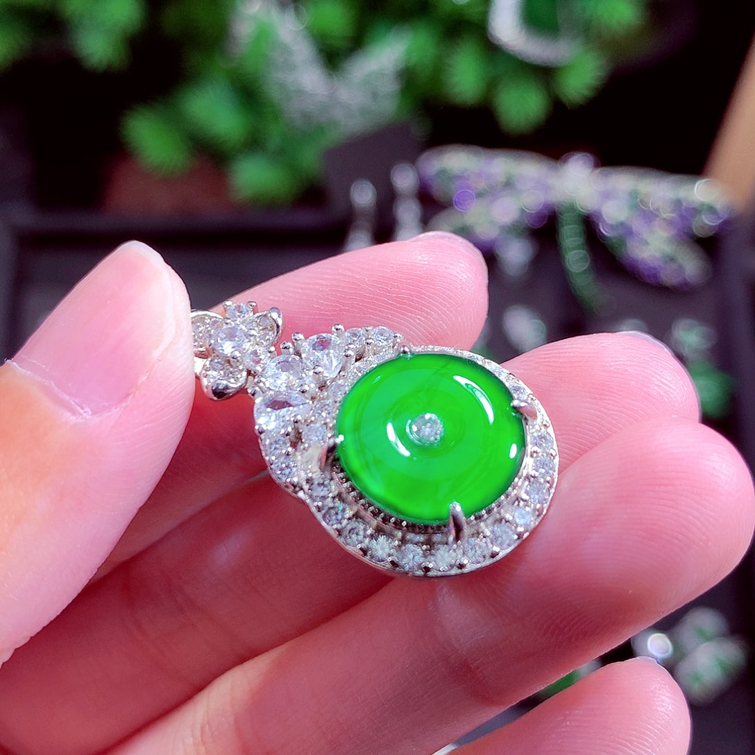 颈饰未镶嵌翡翠天然