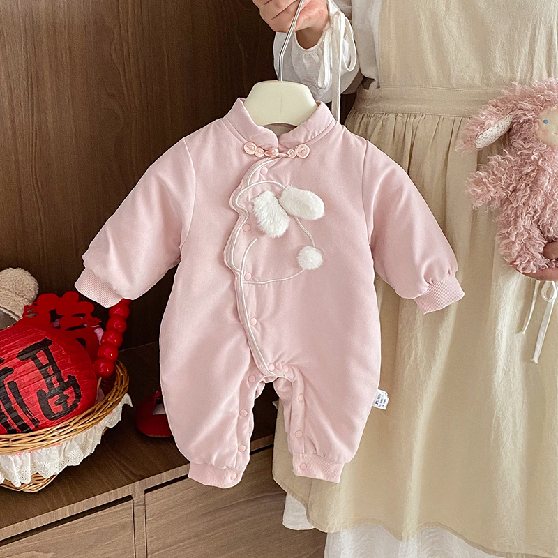新生儿婴儿衣服秋冬季女宝宝百天夹棉连体衣兔子中国风外出服哈衣