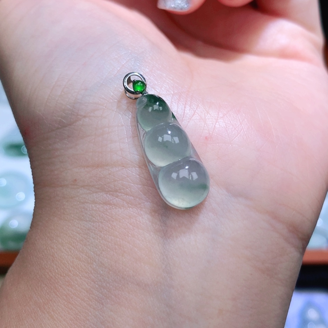 【闪购商品】翡翠颈饰18K金镶嵌福豆