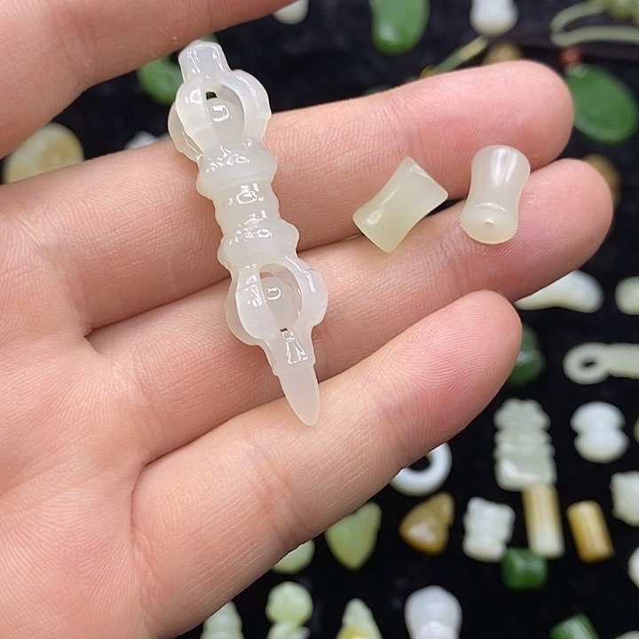 和田玉未镶嵌颈饰缘***喆拍一发一随机发