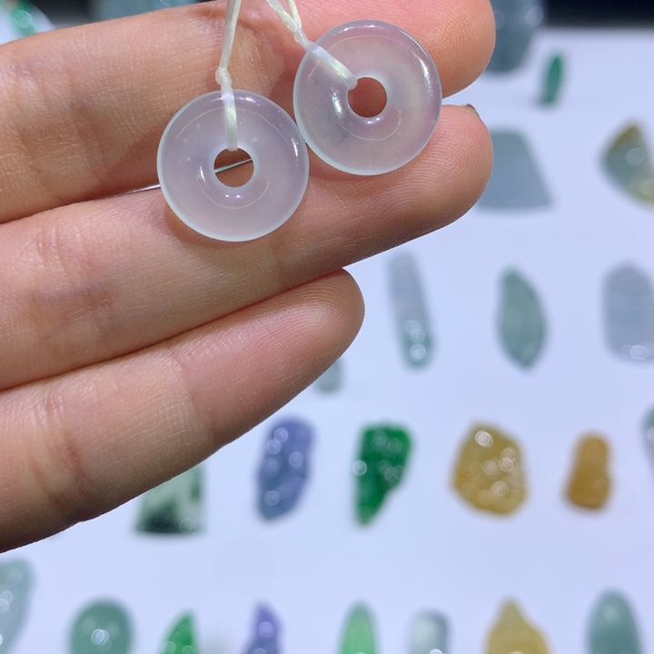 翡翠未镶嵌颈饰甜甜圈