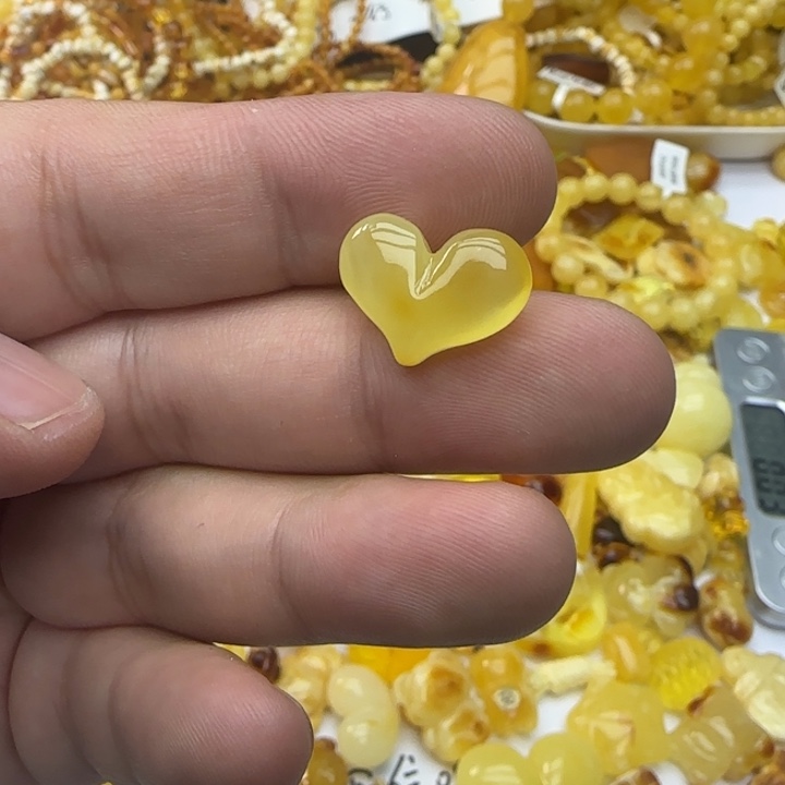 琥珀未镶嵌裸石0.84克