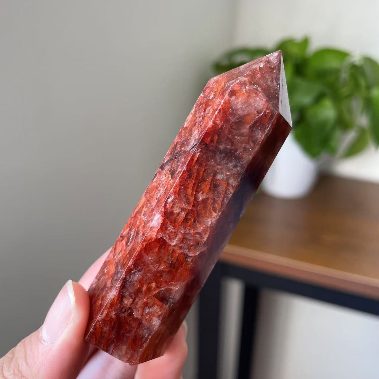 天然红胶花单尖柱原石摆件(多样性发一件)