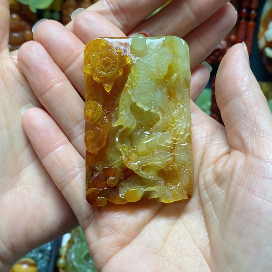 岫玉吊坠(赠链)未镶嵌中****神