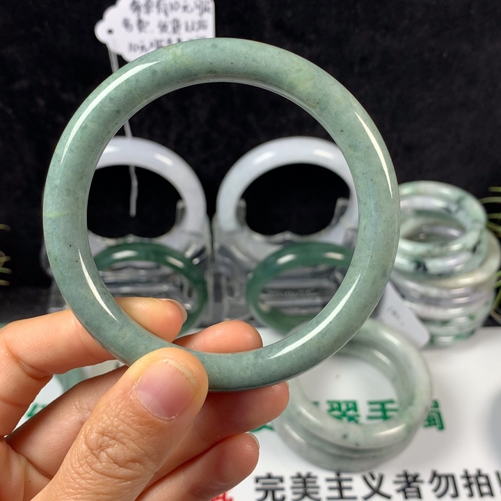 翡翠未镶嵌手镯49号。 59.3圈