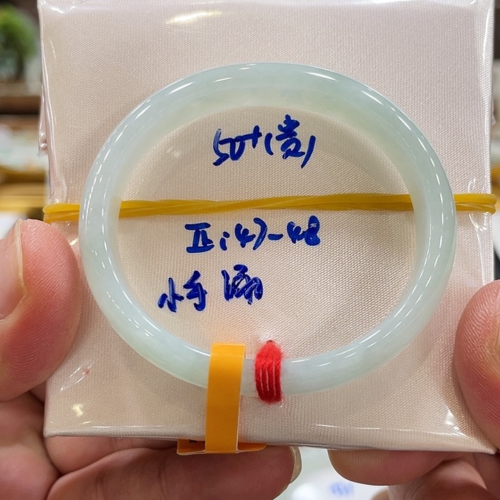 翡翠未镶嵌手镯?翡翠