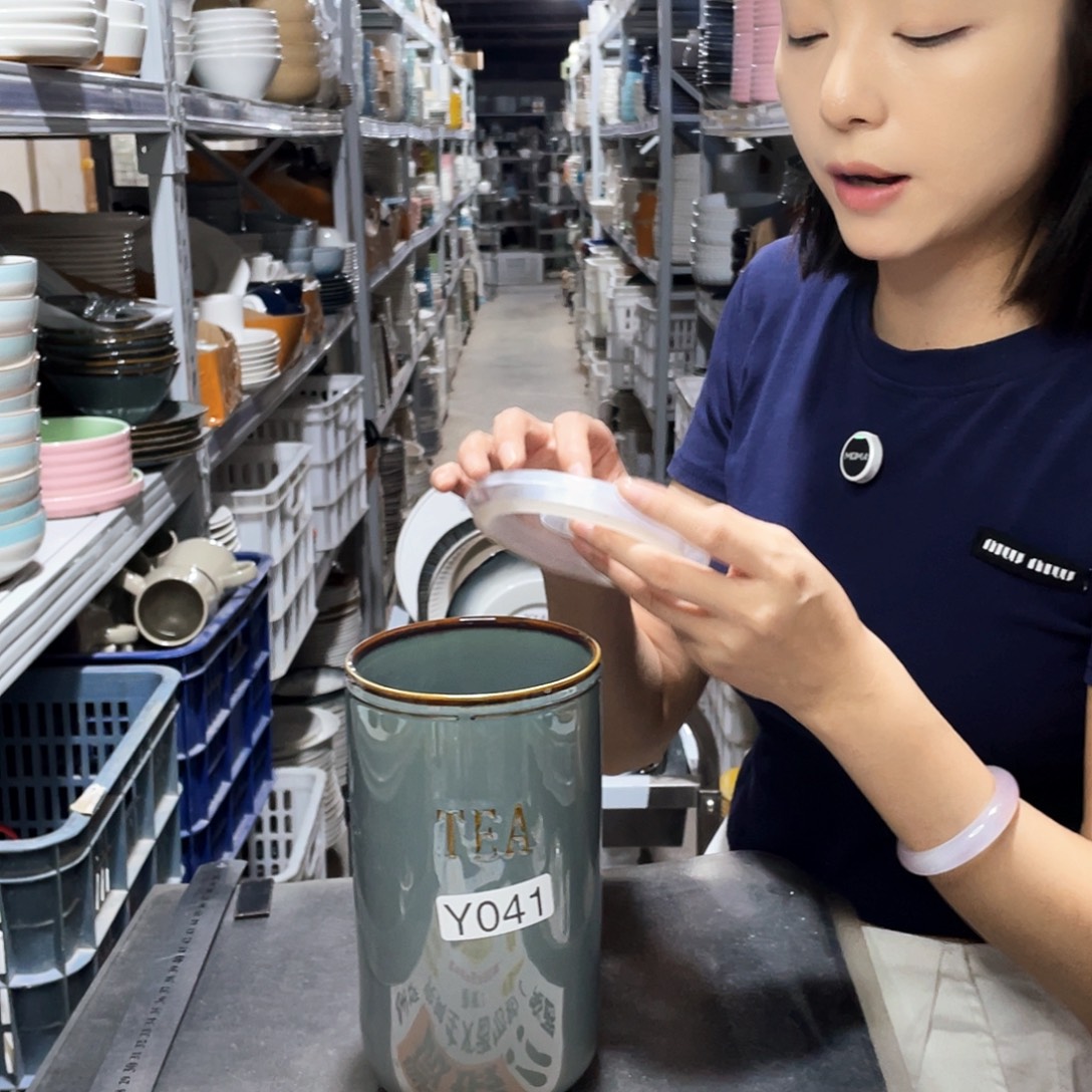 瓷片041             2个带盖