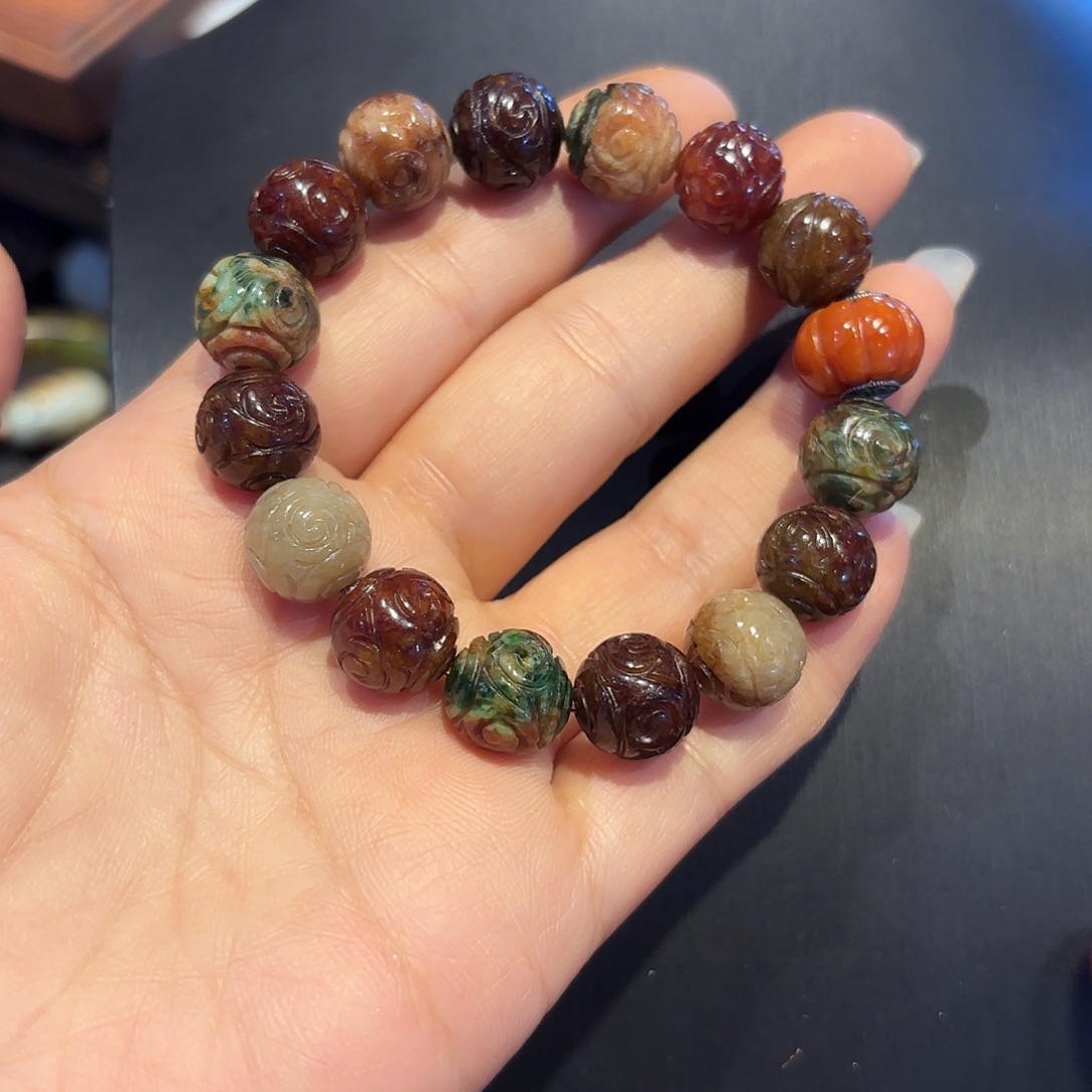 翡翠未镶嵌颈饰我