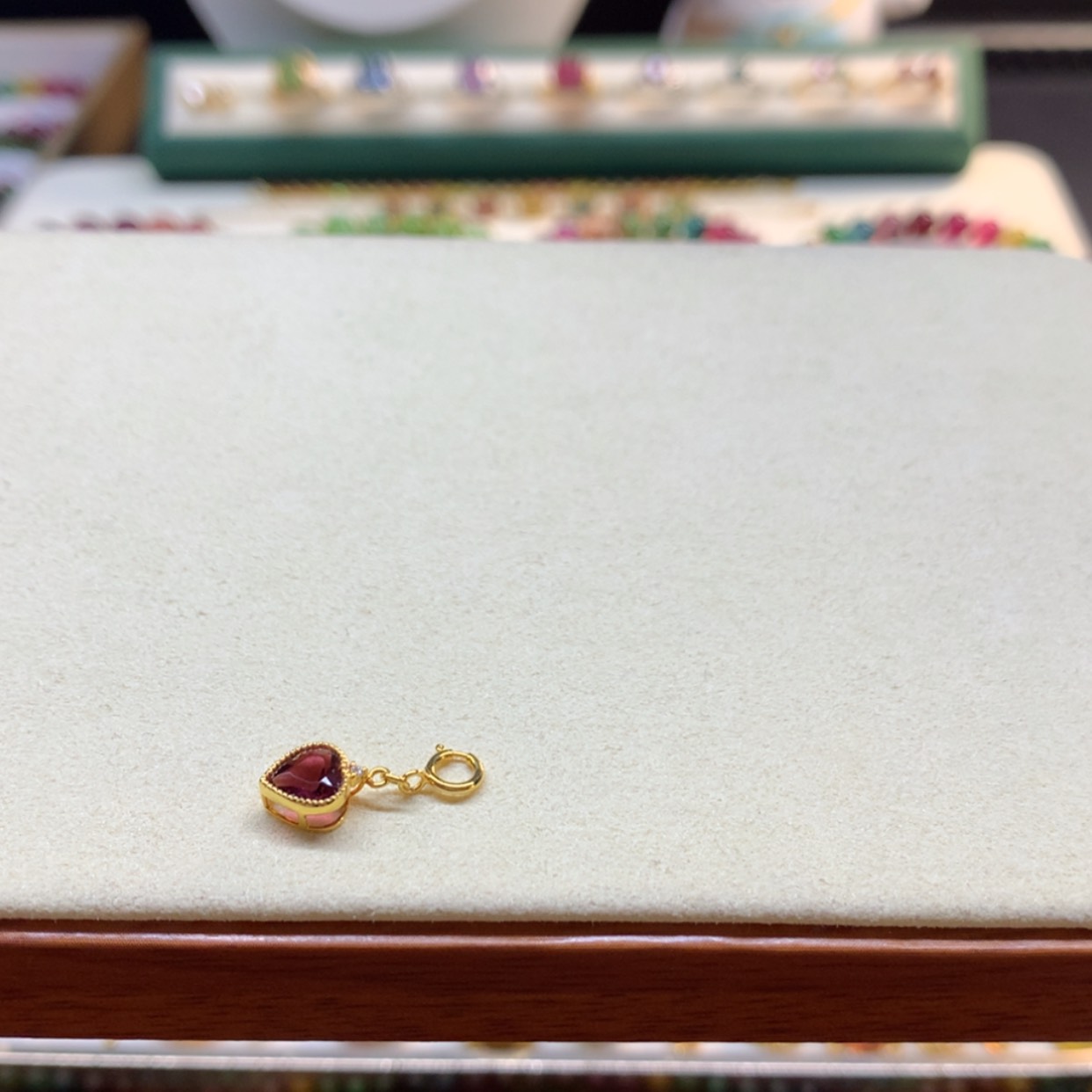 【闪购商品】碧玺吊坠(不含链)18K金镶嵌遇**莉鸽血红爱心