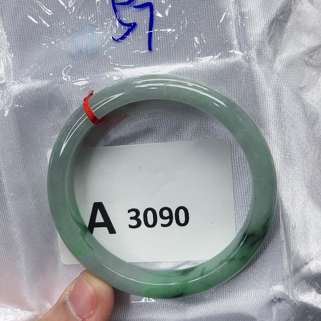 翡翠手镯未镶嵌多样性