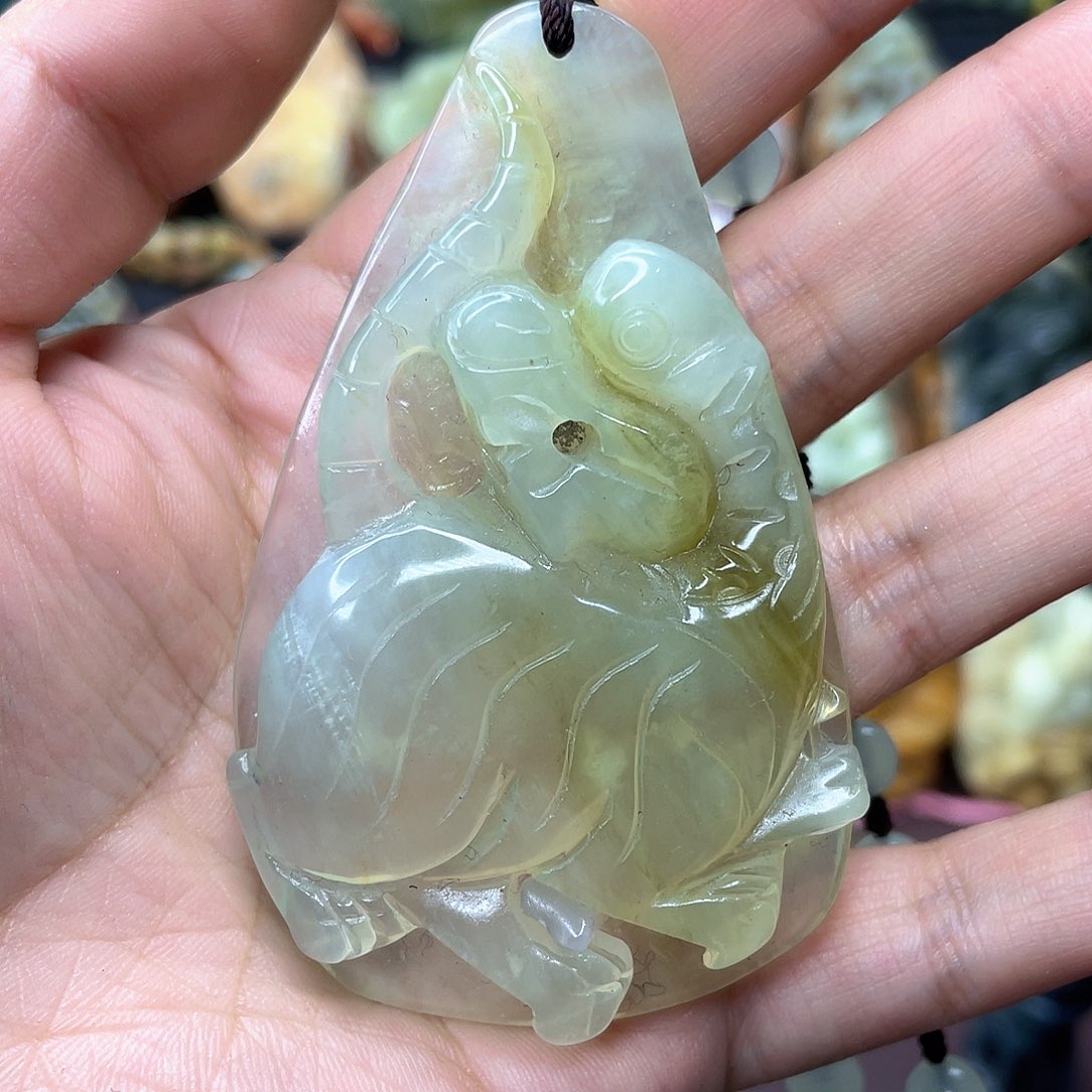 蛇纹石玉颈饰未镶嵌