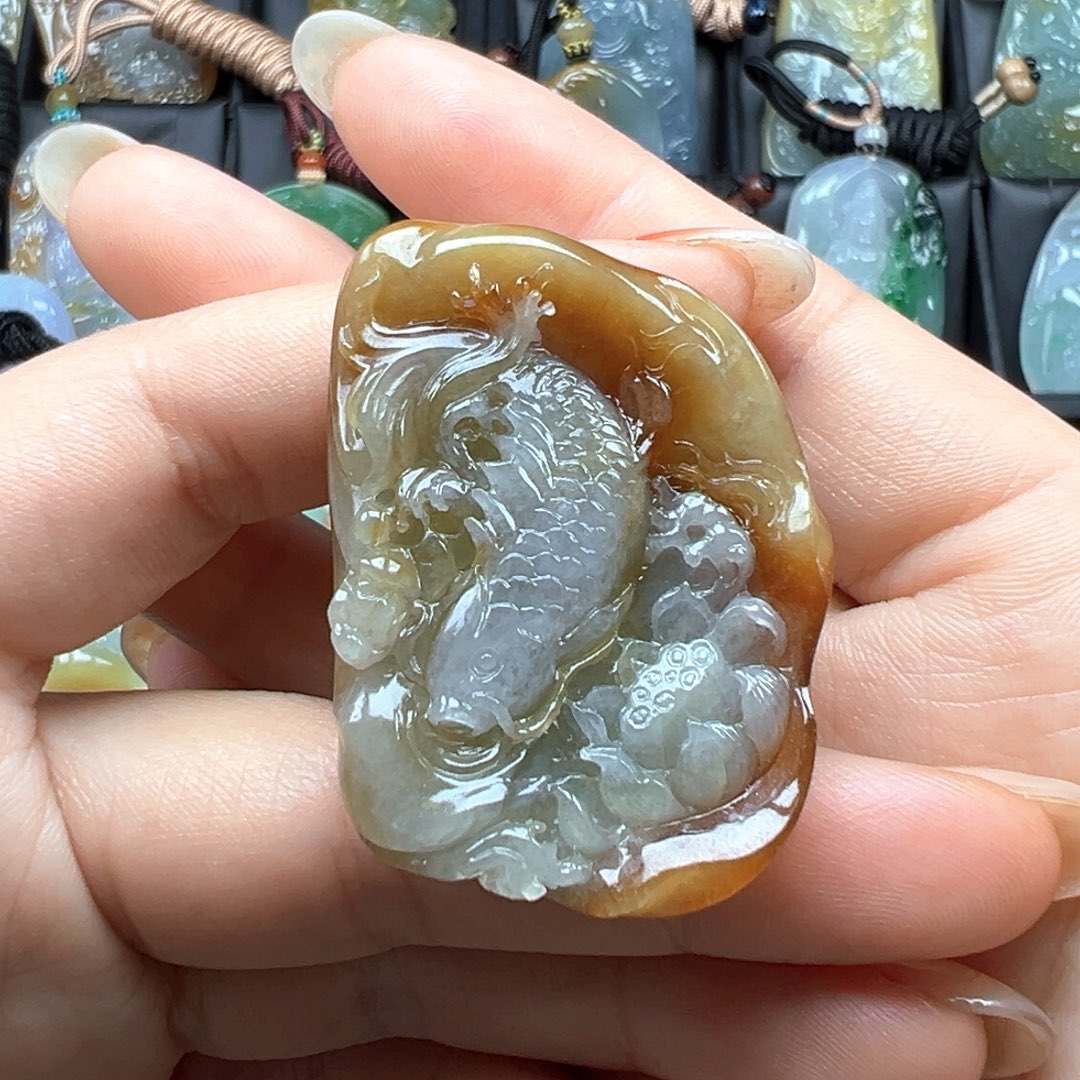 翡翠颈饰未镶嵌荷花鱼