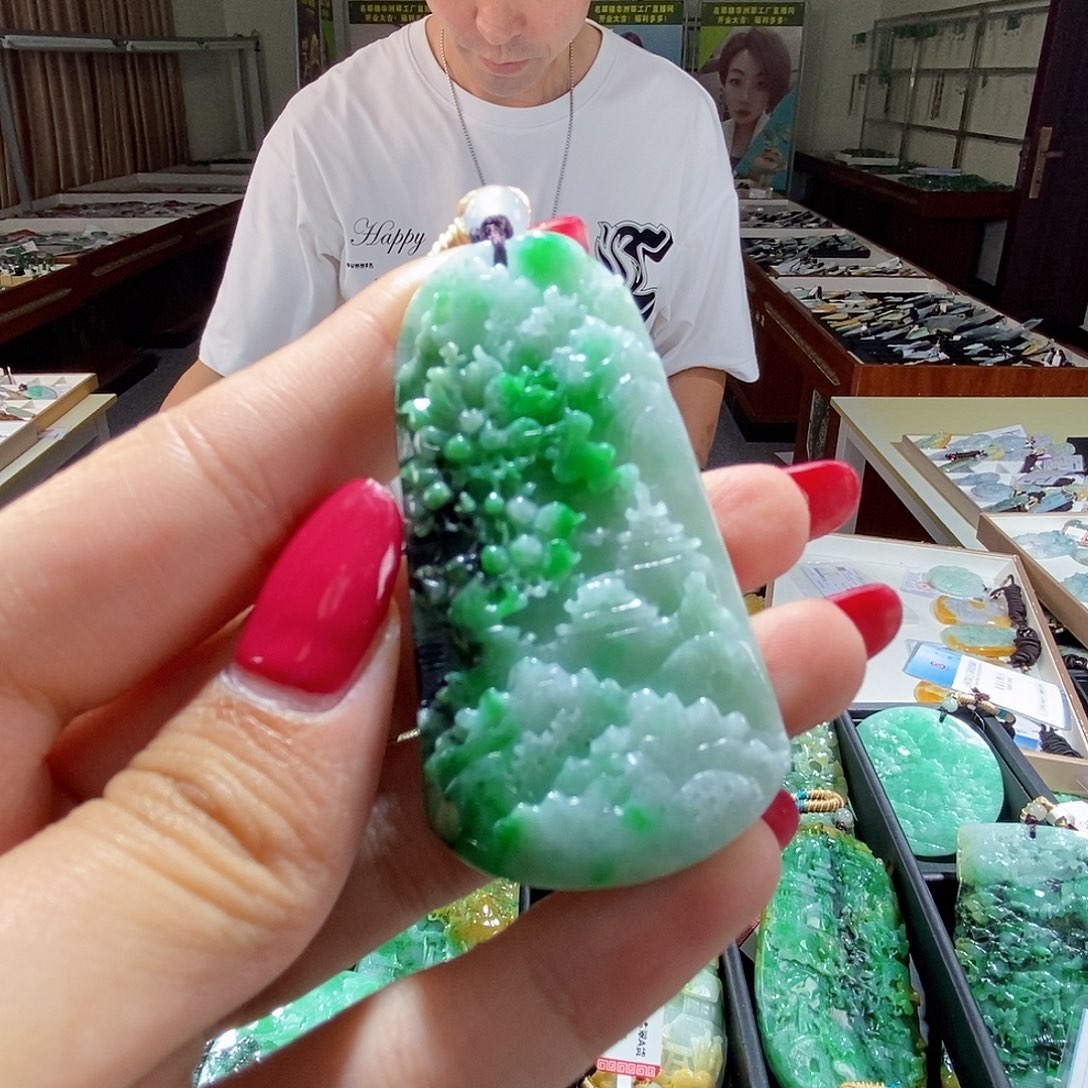 翡翠未镶嵌颈饰翡翠