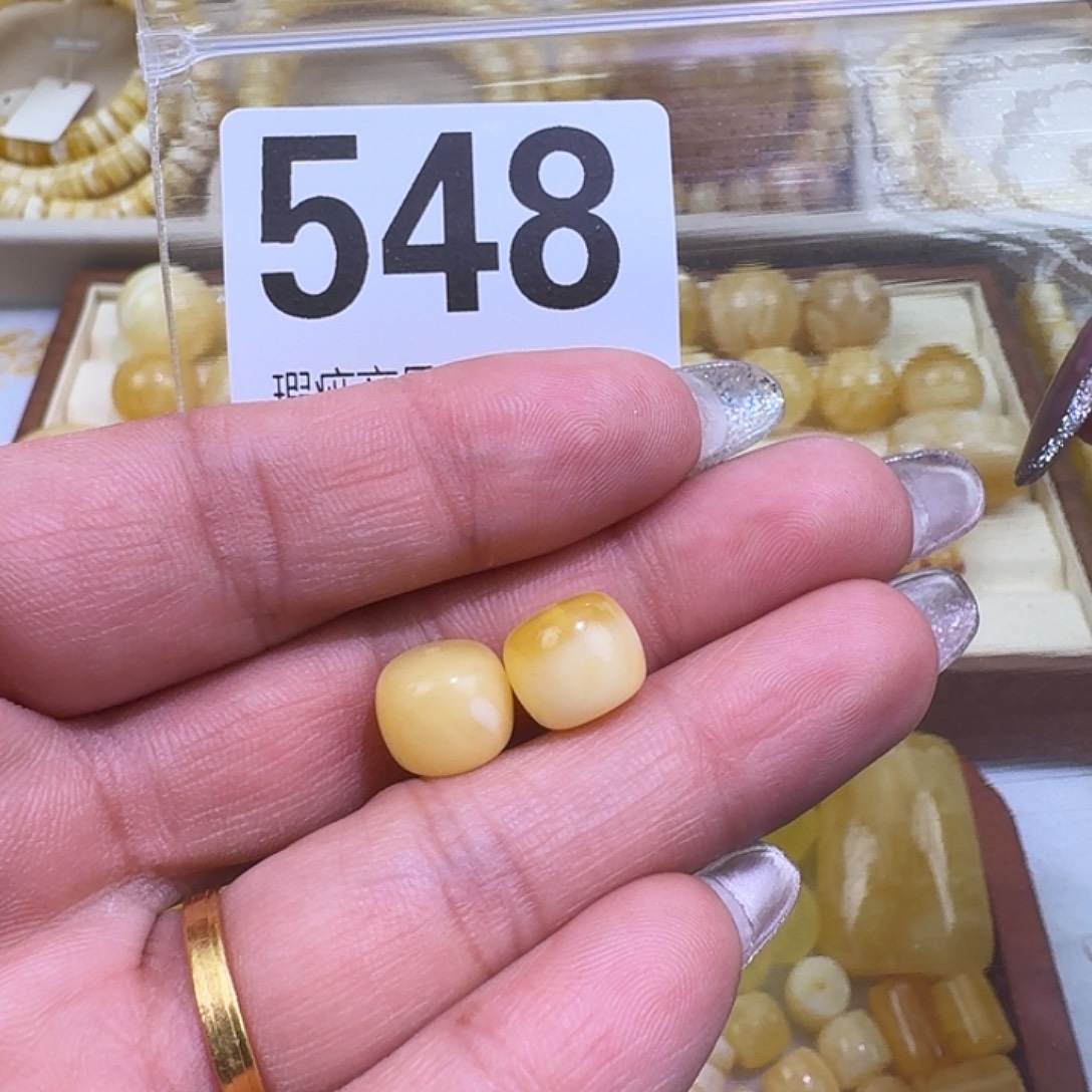 张***张琥珀未镶嵌裸石10m