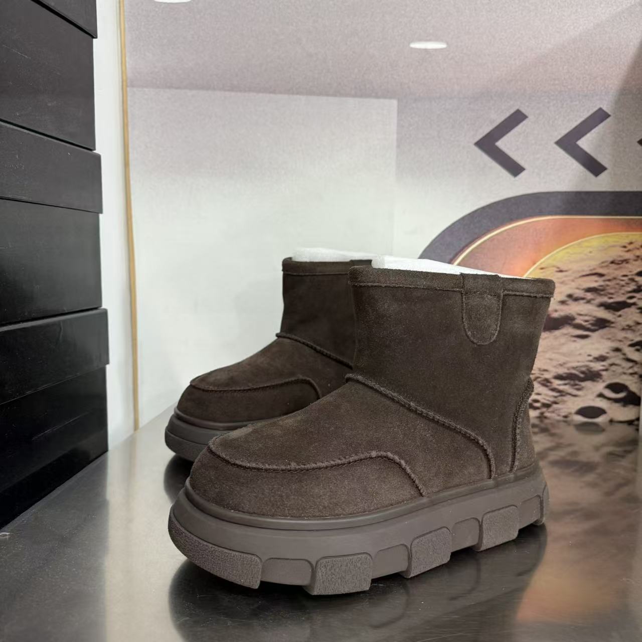 5819-56绵里新款2025精品百搭潮流马丁靴中筒烟筒黑色女士