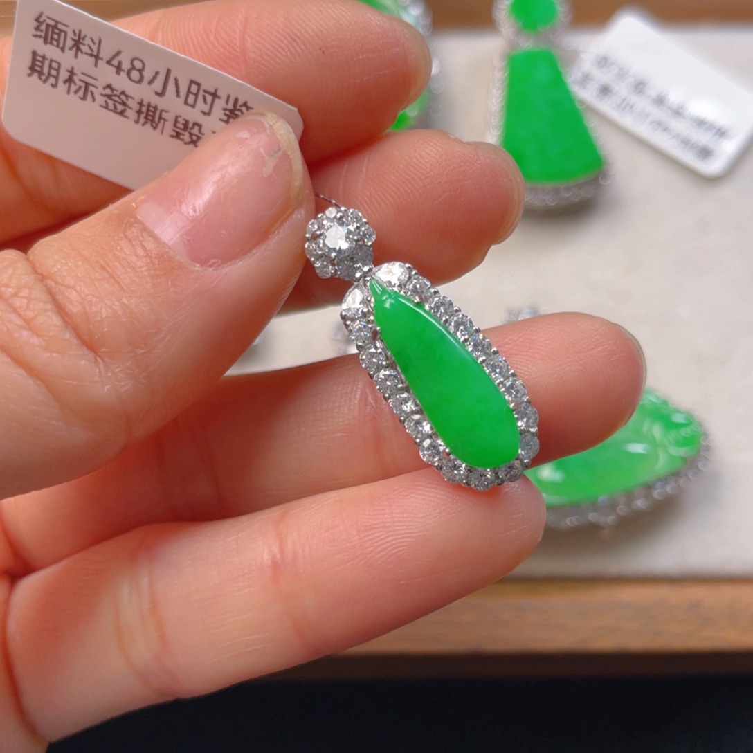 翡翠颈饰银S925镶嵌翡翠