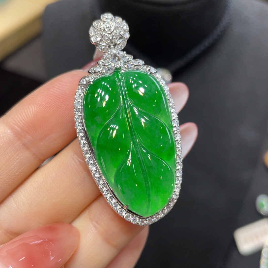 翡翠18K金镶嵌颈饰天然缅甸翡翠a货