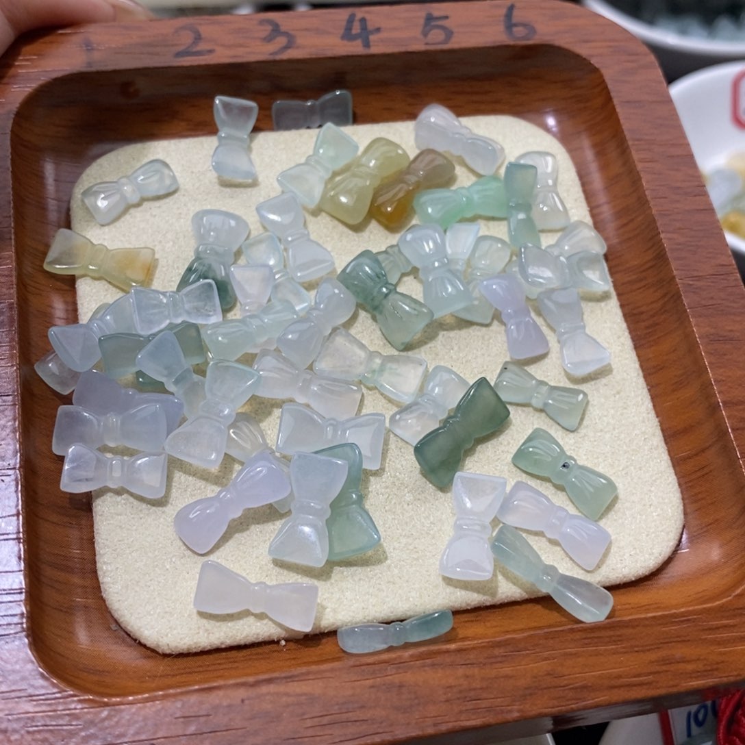 翡翠颈饰未镶嵌蝴蝶结38一个可挑