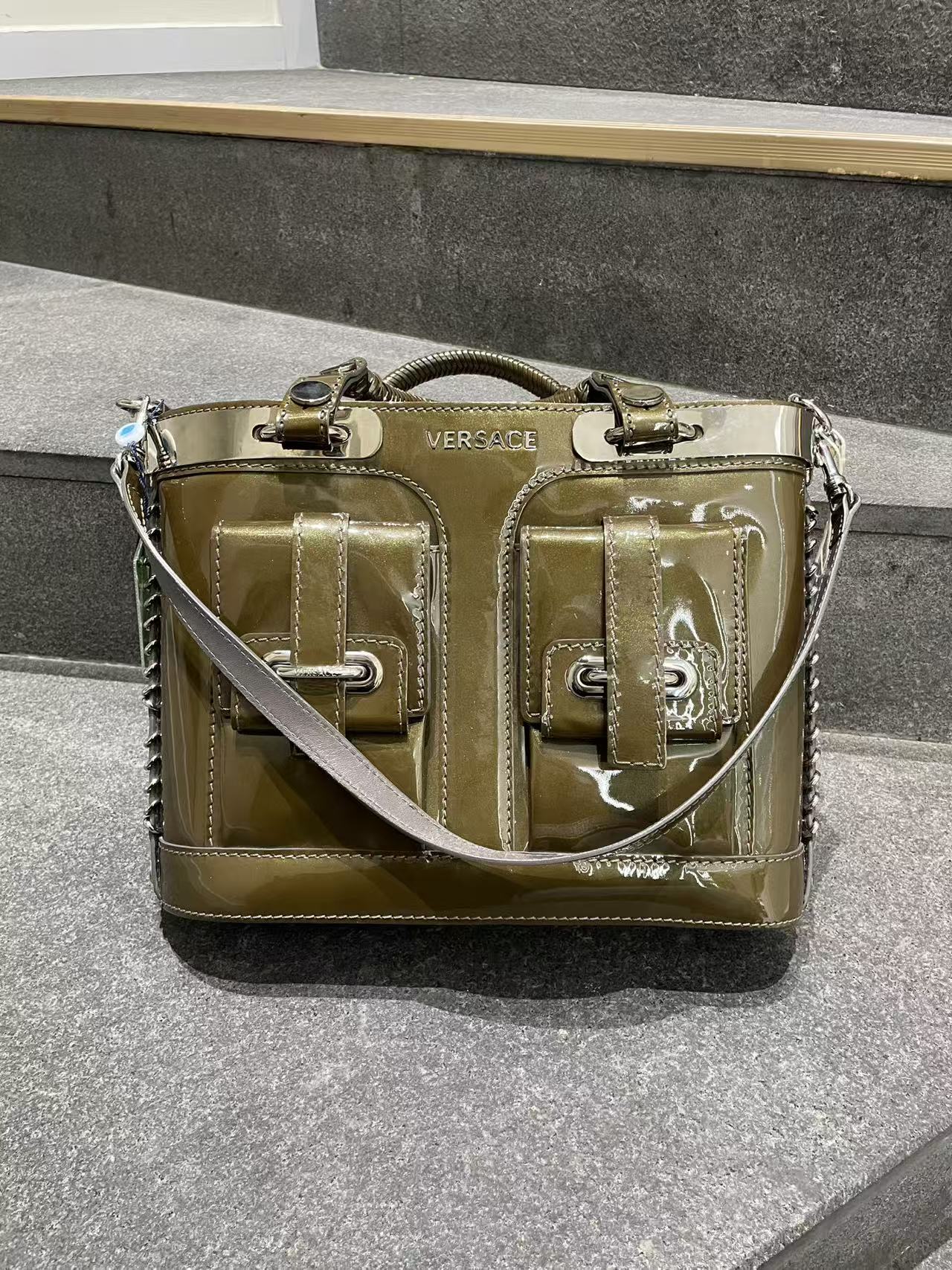 95新 VERSACE/范思哲 棕色漆皮手提包单肩包