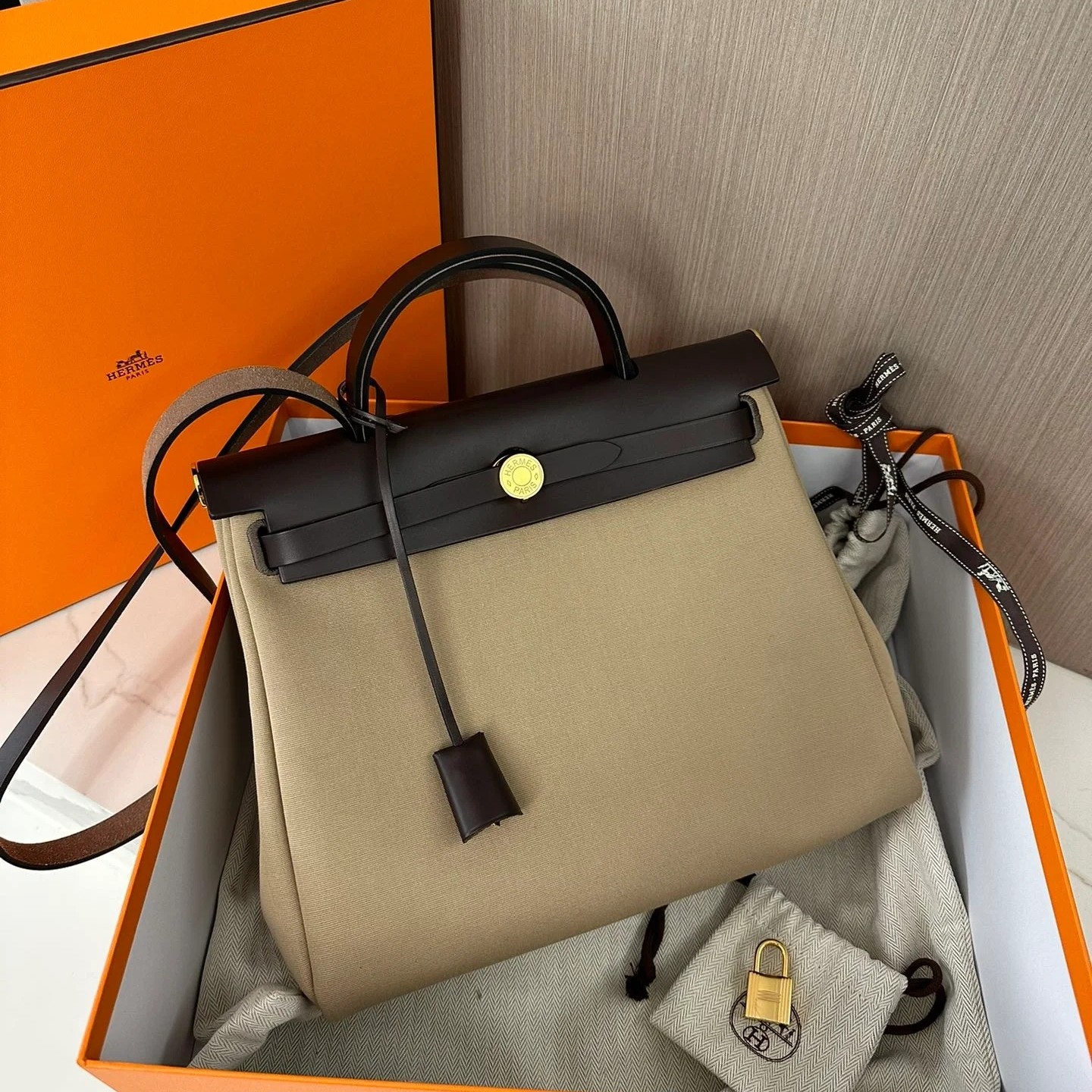 99新 Hermes/爱马仕 包展专属爱马仕米色拼黑herbag单肩包