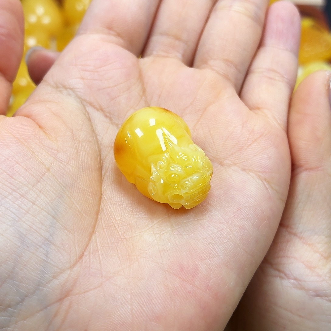 蜜蜡未镶嵌颈饰焦皮浓蜡妖花貔貅