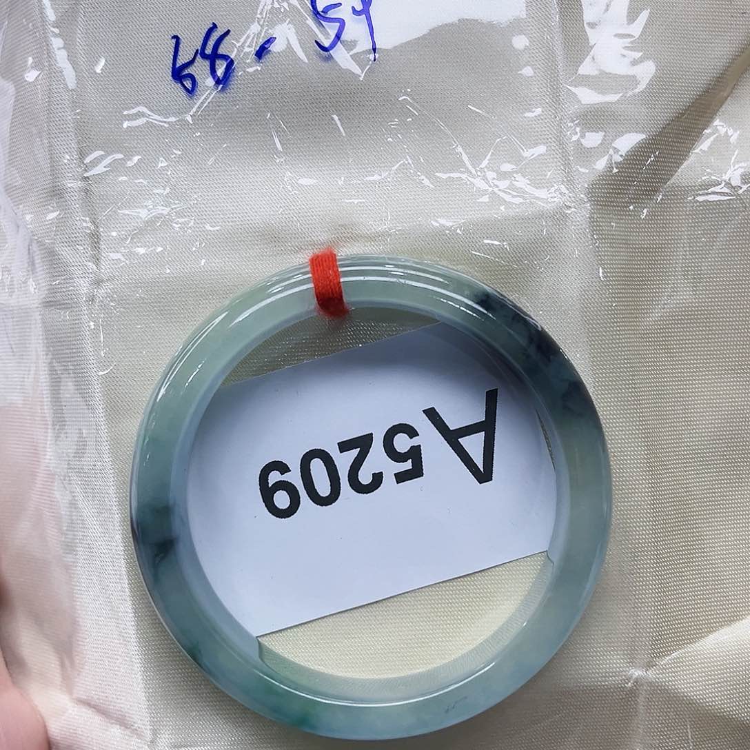 翡翠手镯未镶嵌多样性