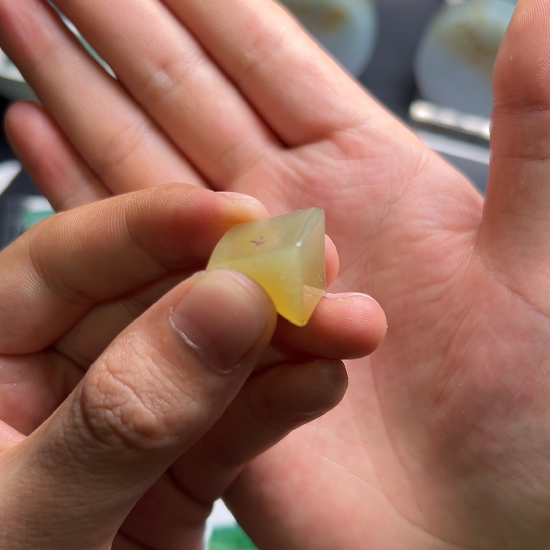 定制翡翠未镶嵌黄翡