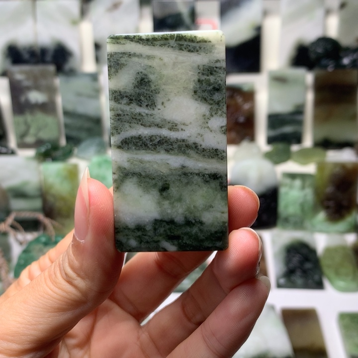 独山玉未镶嵌颈饰