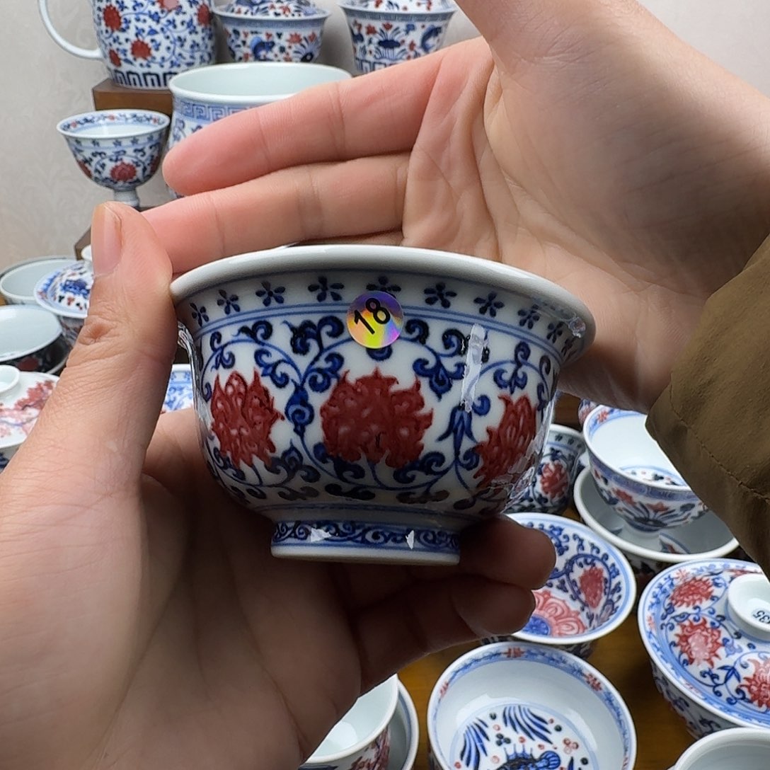 木***人青花釉里红压手杯