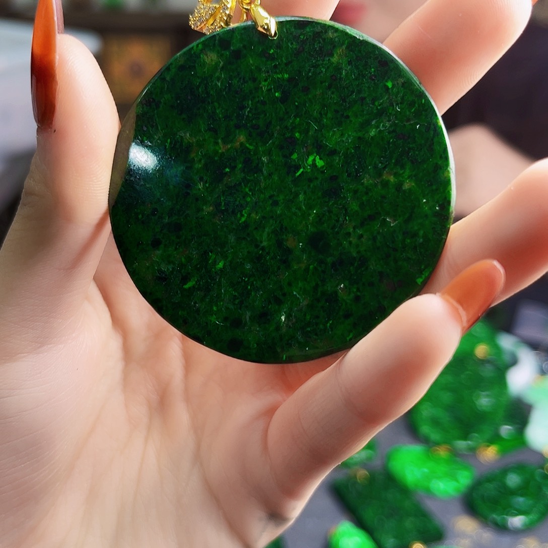 颈饰未镶嵌翡翠多样性